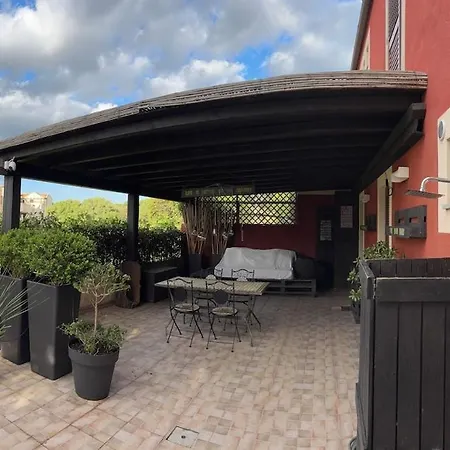 Relax In With Private Garden 2 Bedrooms Apartamento Olbia