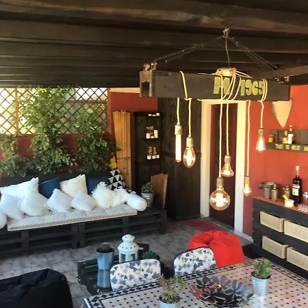 Relax In With Private Garden 2 Bedrooms Апартаменты *