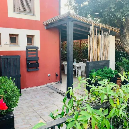 Relax In With Private Garden 2 Bedrooms Apartamento Olbia