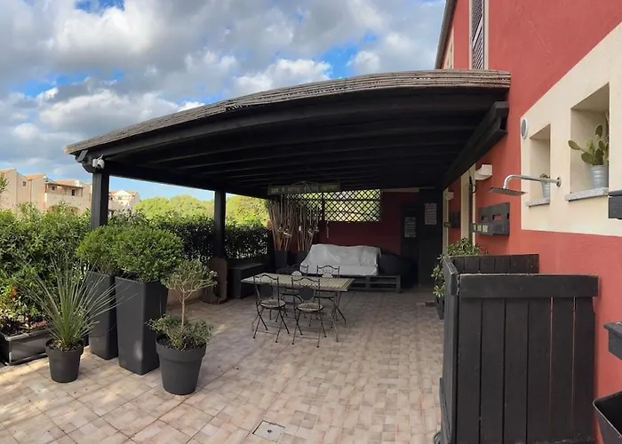 Relax In With Private Garden 2 Bedrooms Appartamento Olbia